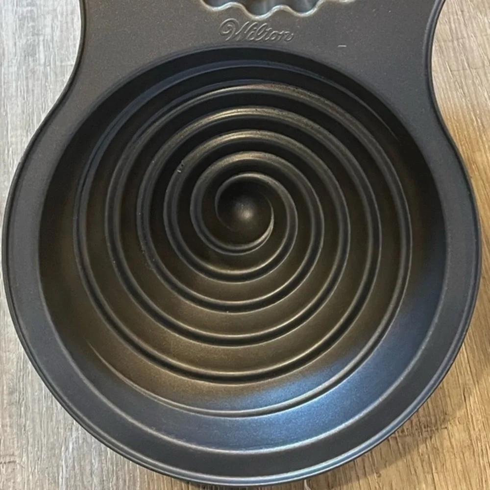 Wilton Giant Cupcake Mold Baking Dish Pan NWOT